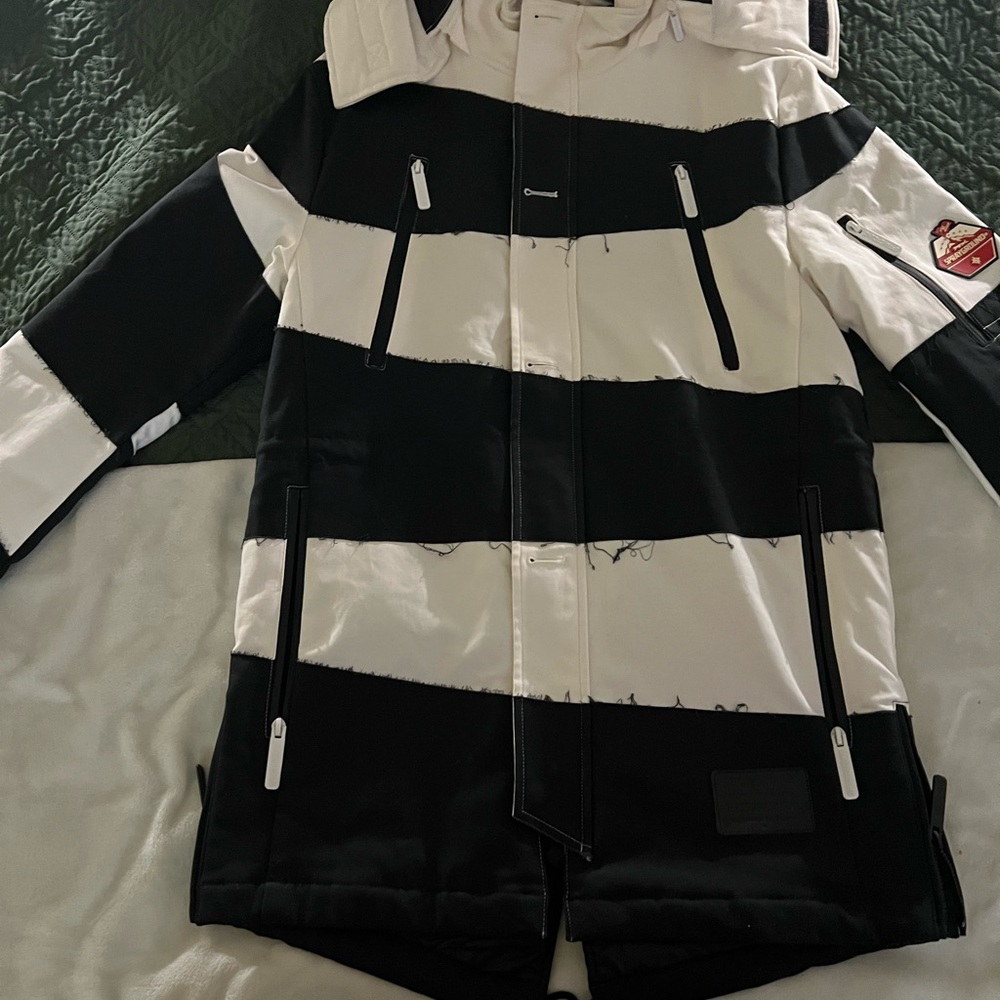 Sprayground Black and White Puffer Jacket with Color-Block Design